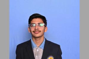 Surat: SBR Maheshwari Vidyapeeth's Outstanding Performance in CBSE Exams, Harshit Kasat Becomes City's Second Topper