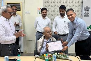 Vadodara: Honorable Tribute to Retired Railway Employee Umadbhai Patel on Completion of 100 Years