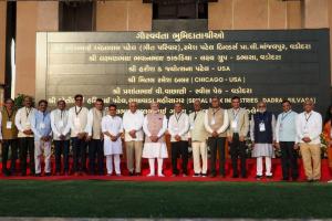 PM Narendra Modi Inaugurates Sardardham in Vadodara, Meets Trustees Including Dr. Parul Patel