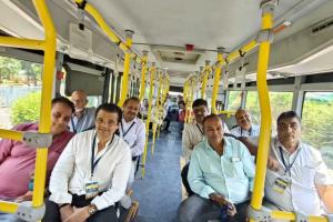 Surat: Impact of Prime Minister Modi's Appeal, Industrialists from Sachin Arrive at the Event via E-Bus
