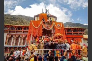 Mukesh Ambani visits Badrinath-Kedarnath Dham, donates ₹10 crore to BKTMC