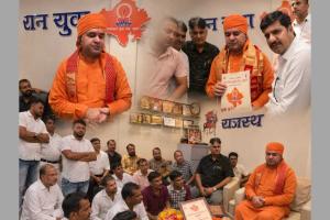 Surat: Grand Welcome and Honor for Baba Balaknath Ji by Rajasthan Yuva Sangh