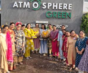 Surat: An Example of Service in Severe Heat: Agarwal Samaj Women's Unit Sets Up Cool Water Stand in Vesu