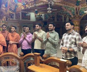 Surat: A Unique Confluence of Devotion and Service at Swaminarayan Gurukul with Floral Decorations for Thakorji