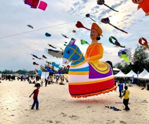 Tamil Nadu Team Skyters Wins Creative Kite Champion Award at Kuantan International Kite Festival 4.0