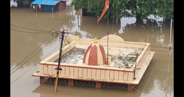 Surat : Annual Flooding Angers Sania Hemad Villagers | Loktej Surat ...